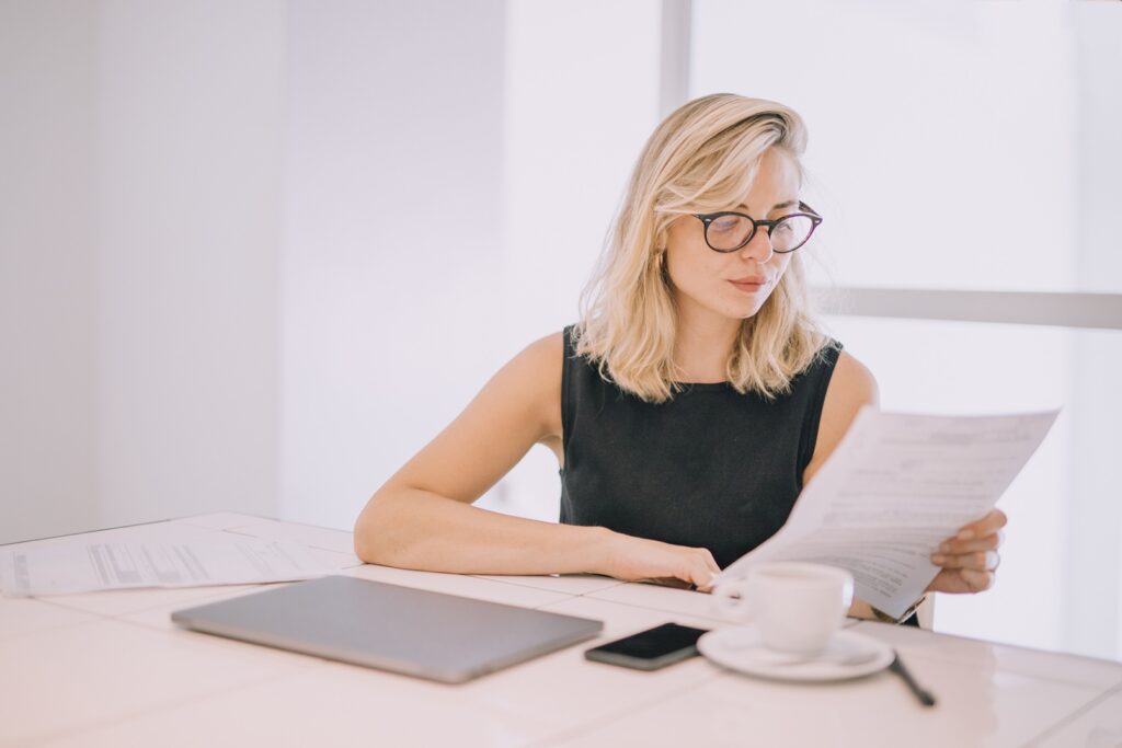 Guía 2026 sobre cómo declarar la Forma 1099 en Kentucky paso a paso con DHM Taxes & More para trabajadores independientes.