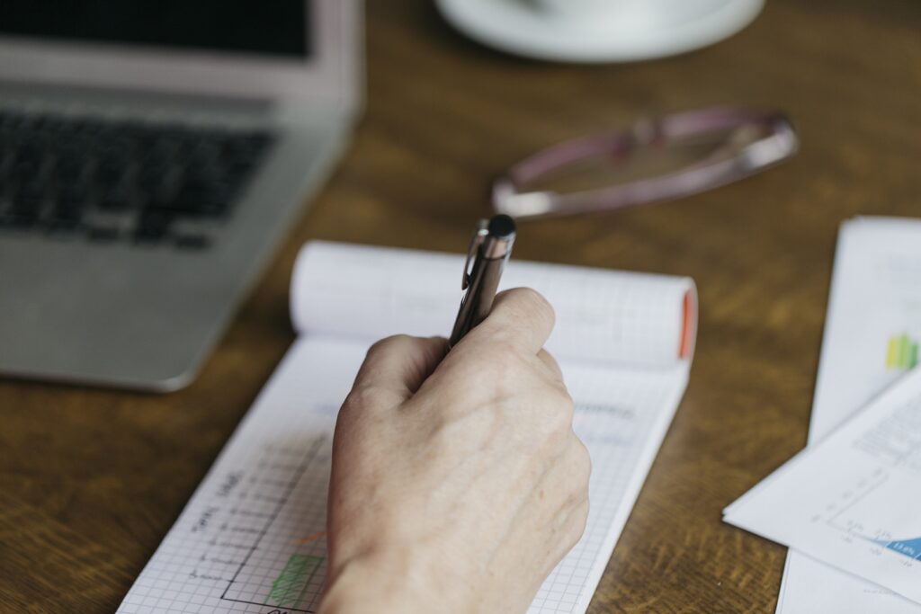 DHM Taxes & More: Cálculo de qué porcentaje se paga con la 1099 en EE.UU. y asesoría de impuestos en Hialeah.
