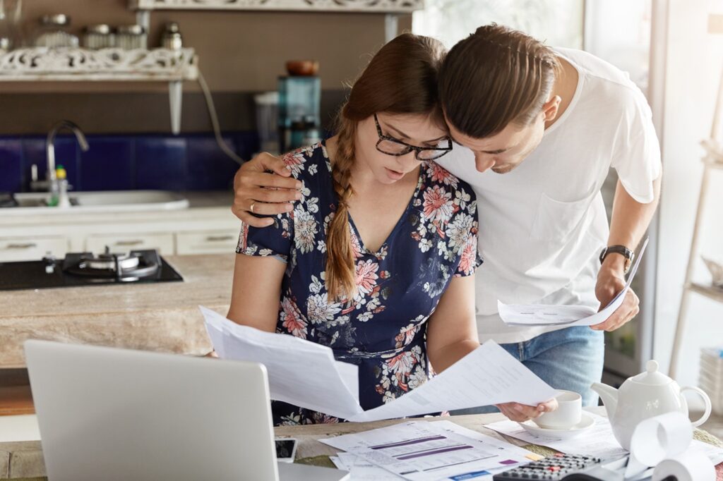 Aprende cómo prepararse para una recesión en USA y evita 5 errores financieros graves con DHM Taxes & More.
