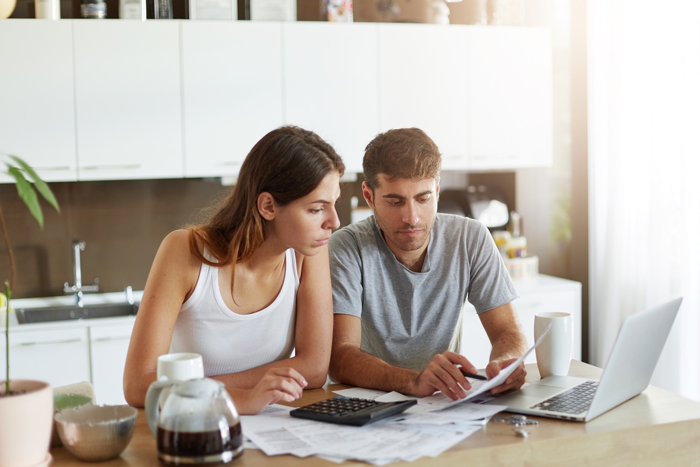 Aprende cómo prepararse para una recesión en USA y evita 5 errores financieros graves con DHM Taxes & More.